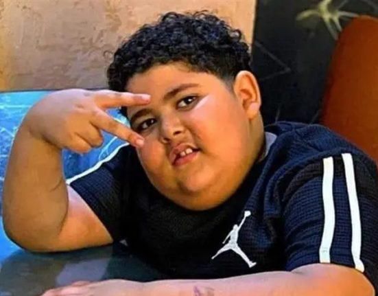 ابنه الوحيد ويبلغ من العمر 9 سنوات.. مصرع نجل مطرب شهير بحادث مروّع يُحزن الوسط الفني!