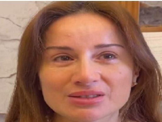 خلال مراسم العزاء… كارين رزق عن والدها الراحل: “كان إنسانا كبيرا”