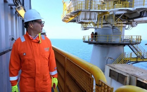 خطر يهدد النفط السعودي.. دولة عربية تعلن إكتشاف أكبر بئر نفطي على الأرض ..لن تصدقوا من تكون!! - موقع الخليج الان