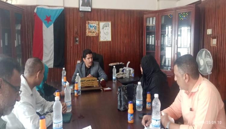 البريقة.. استلام وتسليم بين مدير إدارة التربية السابق والحالي