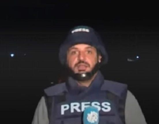 صاروخ مرّ فوق إعلاميّ لبنانيّ… شاهدوا بالفيديو ما حدث خلال البثّ المباشر