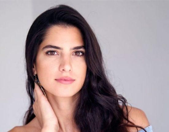 بعد 8 سنوات من زواجها.. بطلة “عروس بيروت” الممثلة اللبنانية تُعلن عن حملها (صورة)