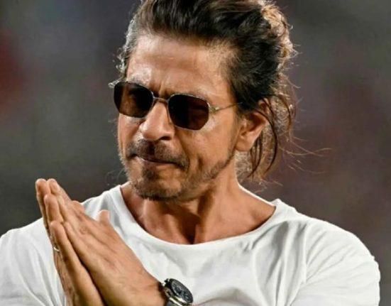 شاروخان يصل إلى أبو ظبي.. استقبال أسطوري لنجم بوليوود