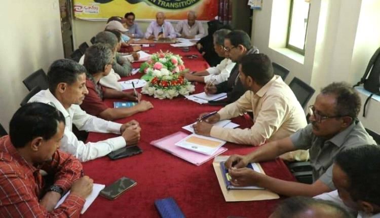 انتقالي الضالع يناقش سبل تطوير العمل الإداري وحلحلة القضايا الخدمية