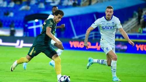 بعد هدفه في مرمى الهلال .. والد لاعب الاتحاد يفاجئه بهدية بكرة هجن