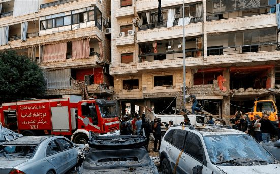 بالفيديو: على الرغم من القصف العنيف.. مُراسل الـ LBCI يتفقد منزله في الضاحية الجنوبية شاهدوا ماذا فعل