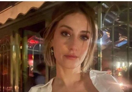 علي أتاي يحتفل بعيد ميلاد زوجته هازال كايا بطريقة رومانسية