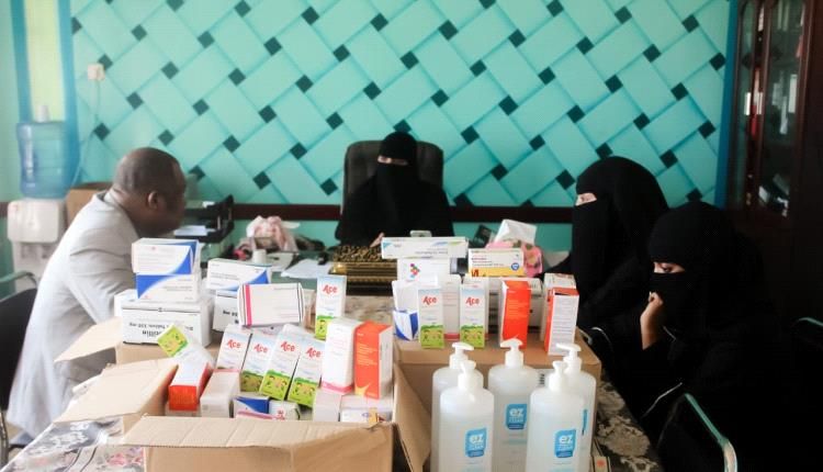 مكتب الصحة في بروم ميفع يقدم دعما بالأدوية لمجمع بروم التعليمي