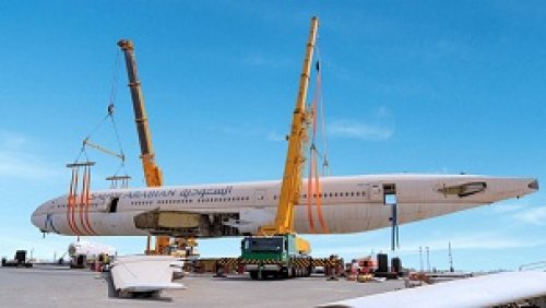 "من هي الشركة الناقلة للطائرات السعودية من جدة الى الرياض في رحلة تاريخية ؟"