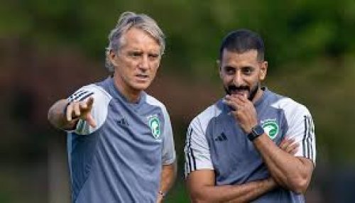 أين اللوبي الأزرق .. مانشيني يستبعد نجم النصر من المنتخب السعودي