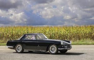 ستُعرض في مزاد علني.. أنجلينا جولي تتجه لبيع سيارتها الفارهة بسعر خيالي! (صورة)