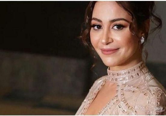 منة شلبي تبهر جمهورها بـهذا الـ(لوك) جديد