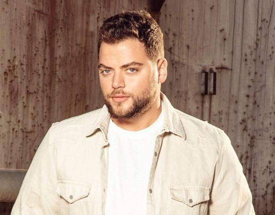 عامر زيان في رسالة غضب واستنكار: “في وقتِ حربٍ ونزوحٍ… يتهافتونَ على الترند”