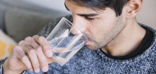 “مش هتصدق” .. فوايد شرب الميه الدافية على الريق لمدة أسبوع .. النتايج هتفاجئك!