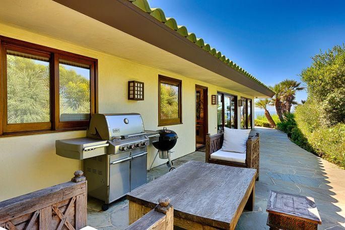 جولة بالصور في منزل أنجلينا جولي الفخم الذي إنتقلت إليه بعد إنفصالها عن براد بيت