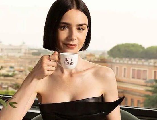 الرئيس الفرنسي ماكرون يشعل الحرب بسبب Emily in Paris.. ما القصة؟