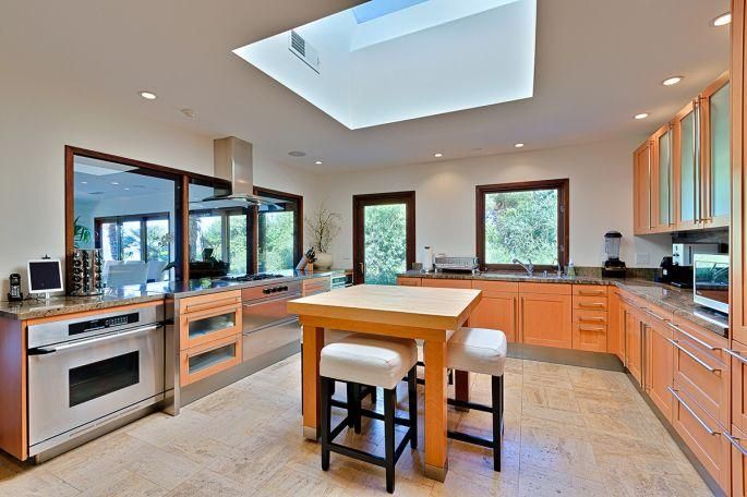 جولة بالصور في منزل أنجلينا جولي الفخم الذي إنتقلت إليه بعد إنفصالها عن براد بيت