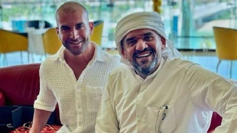 بالصور: بعدما تصور مع نانسي عجرم.. بلوغر إسرائيلي يلتقي فنانا عربيا شهيرا ويُهديه ساعة ثمينة