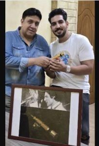 ميكروفون العندليب “الذهبي” يشعل أزمة بمصر.. ما علاقة مطرب صاعد؟