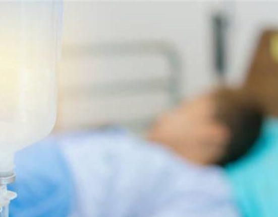 خبر سار لمحبيه… فنان شهير يعود إلى بلده بعد انتهاء رحلة علاجه في ألمانيا