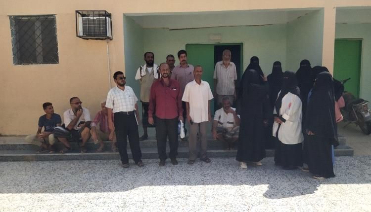 موظفو مستشفى الرازي بأبين بدون مرتبات للشهر الرابع