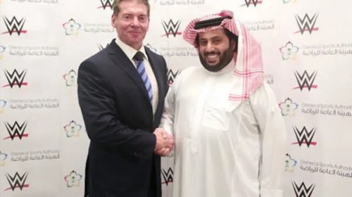 لأول مرة في التاريخ | آل الشيخ يعلن عن استضافة عرضي كراون جول وWWE RAW في الرياض