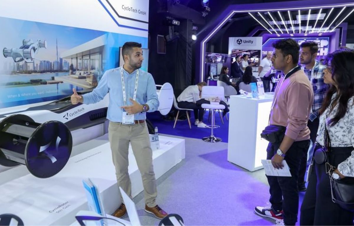 “معدات الشحن الذاتية القيادة” ابتكار جديد لتسهيل شحن المركبات الكهربائية  - موقع الخليج الان