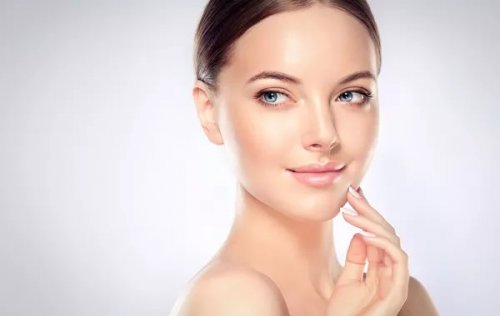 "احصلي على بشرة ناصعة البياض" .. وصفات طبيعية لتبييض البشرة والتخلص من البقع الداكن بشكل نهائي!