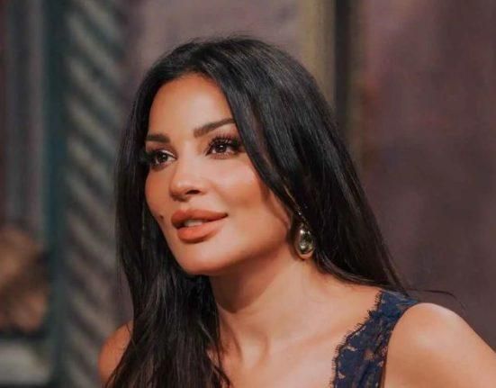 نادين نجيم تعلق على الشائعات المتداولة حول انفصالها عن خطيبها