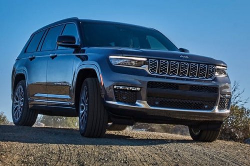 سيارة الأحلام وحش الصحراء والطرق الوعرة .. أسعار ومواصفات سيارة جيب جراند شيروكي 2025 ذات التصميم الأنيق والمتميز