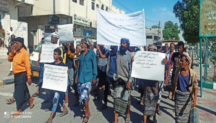 أبين .. مسيرة في زنجبار تنديداً بتردي الأوضاع المعيشية