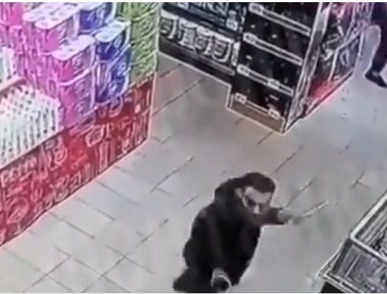 “هجوم نادر الحدوث”.. هذا ما حصل في أحد المتاجر بروسيا