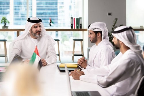 سن التقاعد للمواطنين الإماراتيين والأجانب في الامارات