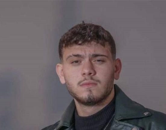 فتاة صغيرة تبكي بحرقة خلال حفل الشامي.. والأخير: “سلامة قلبك من الوجع” (فيديو)