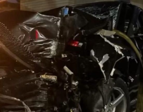 بالفيديو: “انكتبلي عمر جديد”.. إعلامية وشقيقة ممثلة شهيرة تنجو من حادث سير مروع