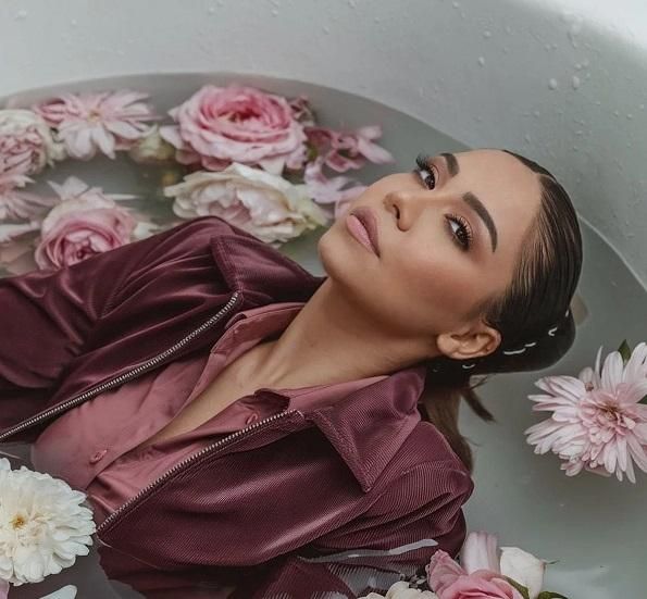 بالصور: من داخل حوض الاستحمام شيرين عبد الوهاب تُفاجئ الجمهور.. فقدت الكثير من الوزن!