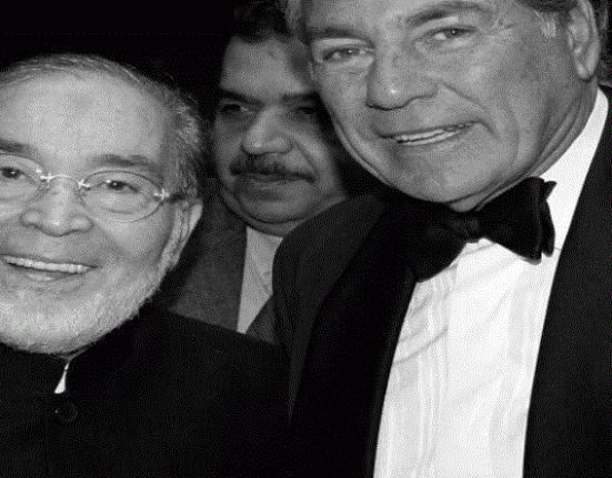 بالفيديو والصور – حشد من النجوم في عزاء حسن يوسف وحسين فهمي يتواجد رغم أحزانه