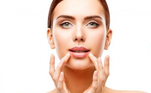 وصفة طبيعية للتخلص من التصبغات والاسمرار حول الفم بمكونات فعالة