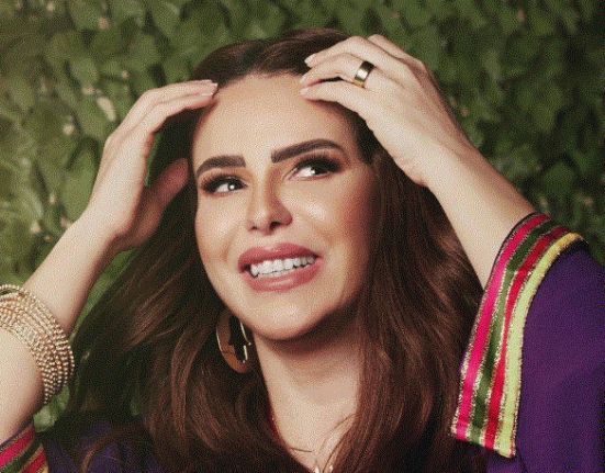 دنيا عبد العزيز توثِّق لحظات وضعها مولودتها الأولى