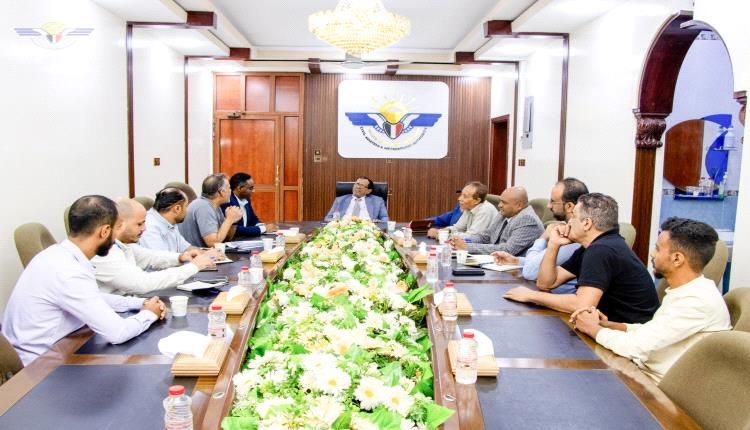 رئيس الهيئة العامة للطيران المدني مع مسؤول أممي جوانب التشغيل للمطارات اليمنية والتسهيلات