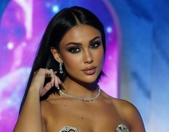 بالفيديو: تركها بعمر السنتين.. مذيعة وممثلة شهيرة تبحث عن والدها ولكنها تتفاجأ بأمر صاعق!