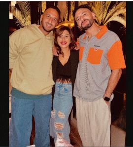 بالصور – منة فضالي توثّق لحظات لقائها بشقيقيها بعد سنوات