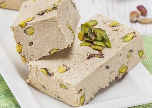 “متشتريهاش من برة تاني“ طريقة تحضير الحلاوة الطحينية في المنزل بأسهل المكونات موفرة وطعم خرافي .. متقوليش لحد عليها