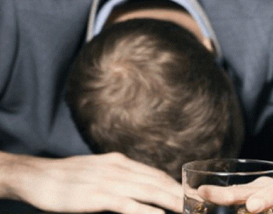 “سكران وتصرفاته خارجة عن المألوف”.. القبض على فنان شهير في مطار برلين فمن هو؟!