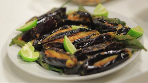 بطريقة المطاعم اعملي الباذنجان المخلل المسلوق بلون الماية وسر الدقة