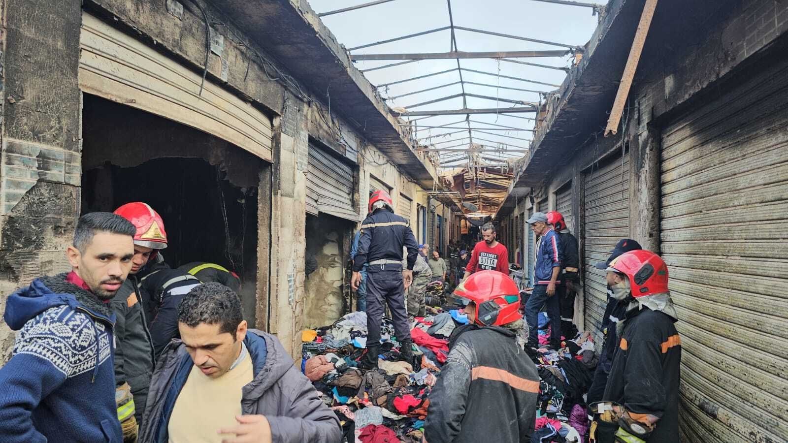 حريق مهول يلتهم 25محل تجاري في سوق”الجوطية” بالناظور ويسجل خسائر مادية كبيرة