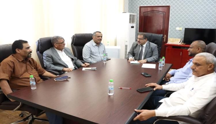 عدن .. توافق بشأن مصير إضراب الموظفين الإداريين بالمحاكم