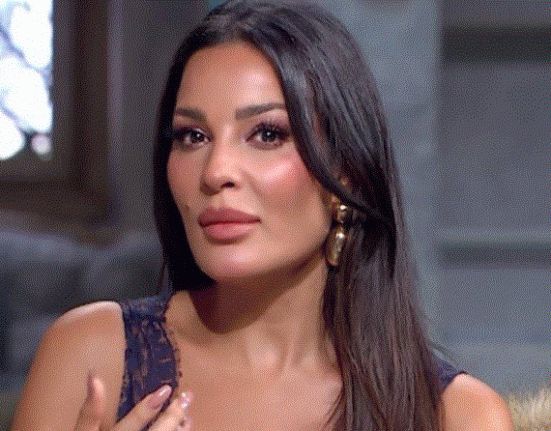 من داخل الحمام.. سيلفي لنادين نسيب نجيم بفستان من الموسلين وهذا ما كشفته عن طلاقها (فيديو)