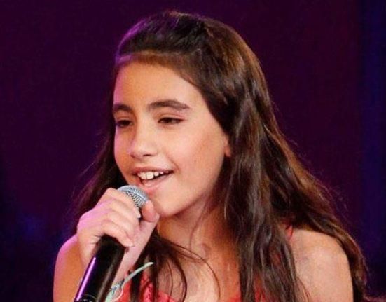 كبرت وأصبحت صبية جميلة.. نجمة “ذا فويس كيدز” اللبنانية تُغني للاستقلال وتلفت الأنظار (فيديو)