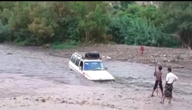 الضالع: الأهالي منطقة تورصة بالأزارق يناشدون قيادة المحافظة شق طريق آمن بعيدا عن السيول